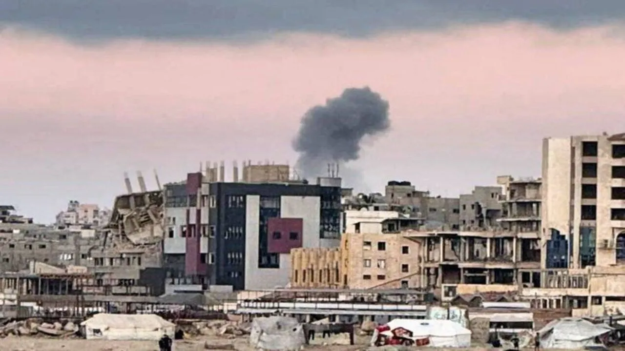 İsrail Ordusu Gazze’yi Vuruyor