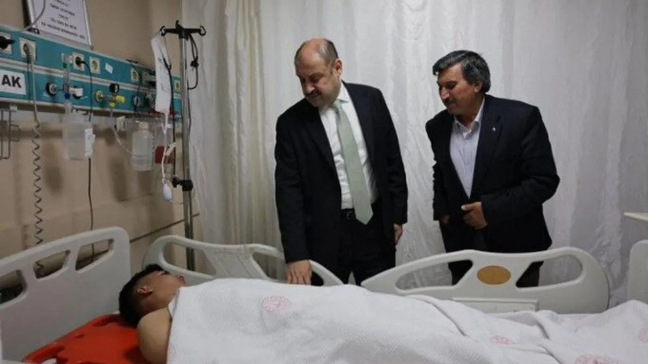 Yaralı Öğrencilere Hastanede Ziyaret