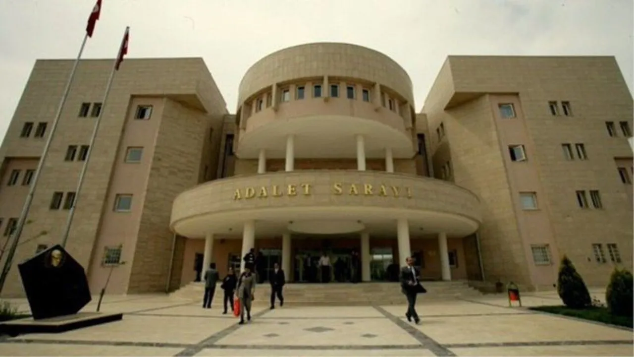 Şanlıurfa Adliyesi Önünde Kavga