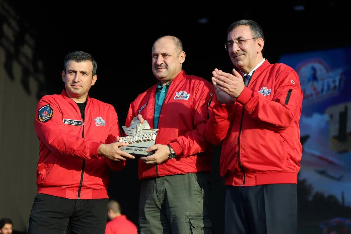 TEKNOFEST GÜNEYDOĞU’DA ŞANLIURFA BÜYÜKŞEHİR BELEDİYESİ’NE TEŞEKKÜR PLAKETİ