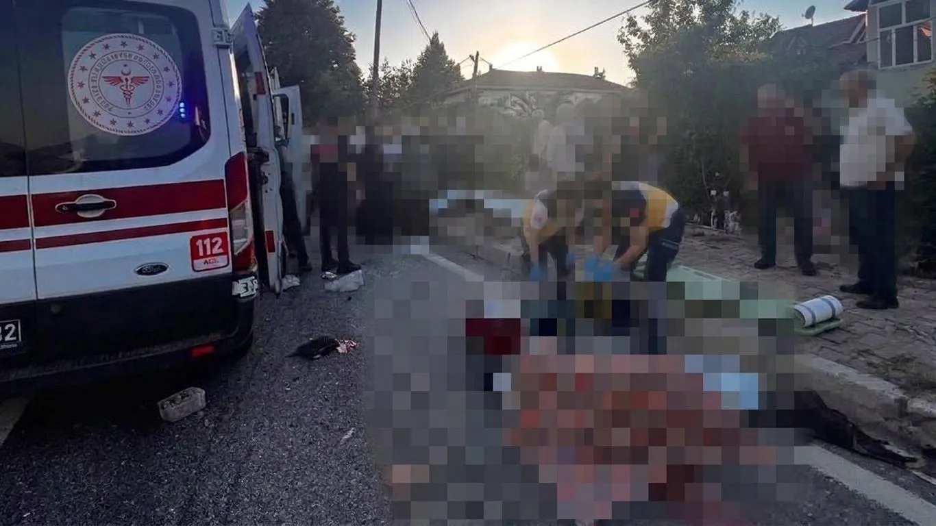 Düzce’de Pat Pat İle Tır Çarpıştı 4 Ölü, 9 Yaralı