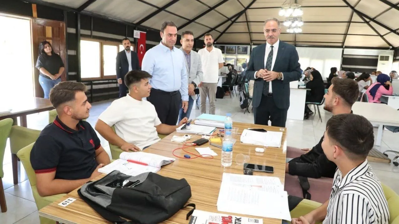 Eyyübiye Belediye Başkanı, Üniversite Adaylarına Destek Ziyaretinde Bulundu
