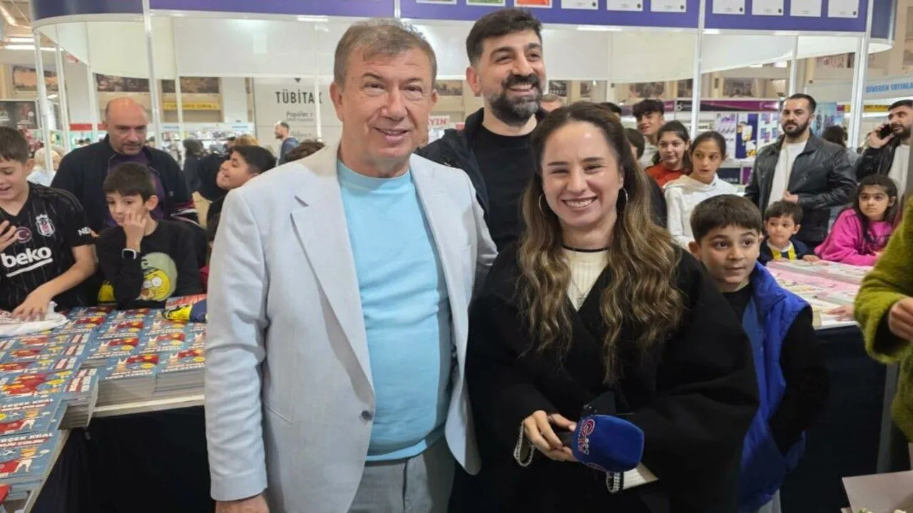 ESKİ MİLLİ FUTBOLCU TANJU ÇOLAK, 8. ŞANLIURFA KİTAP FUARI’NDA OKURLARIYLA BULUŞTU