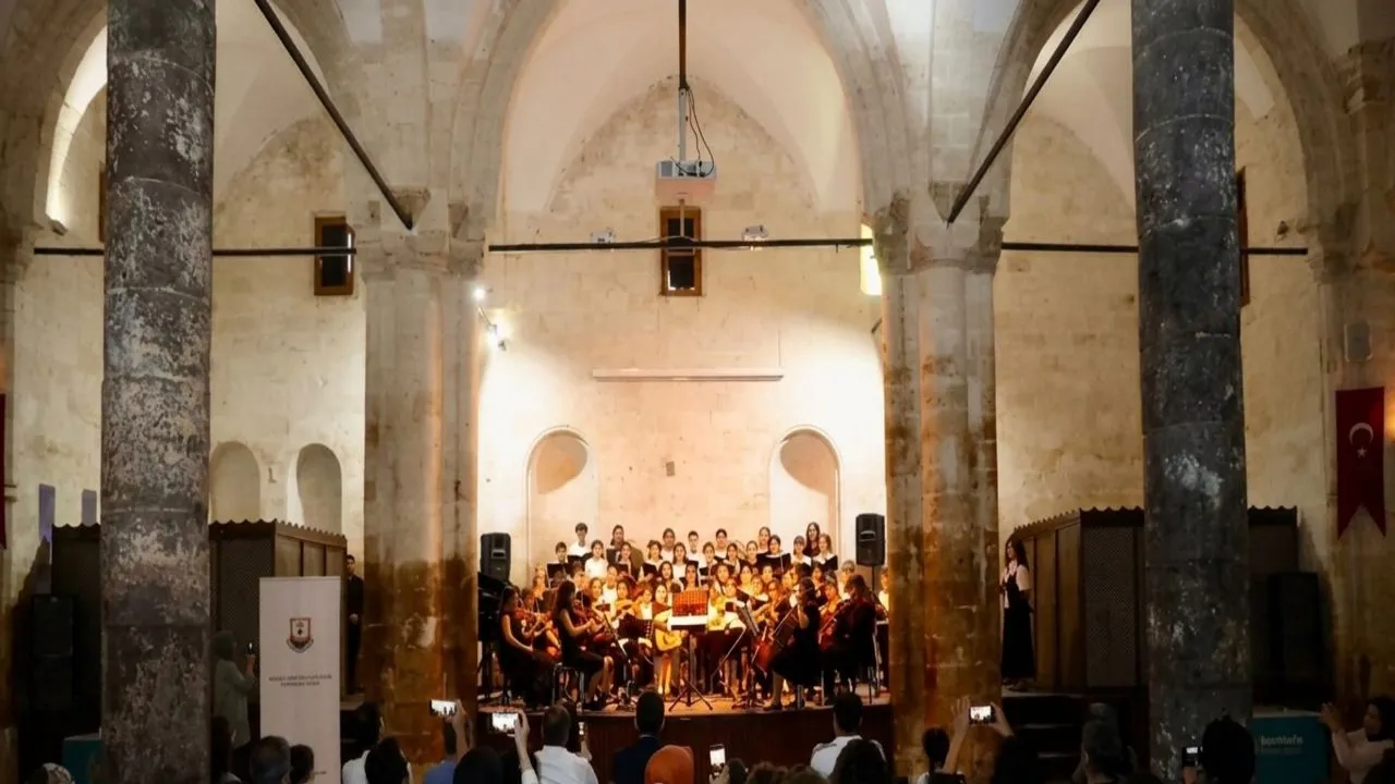 ŞANLIURFA DA SANAT DOLU MEZUNİYET