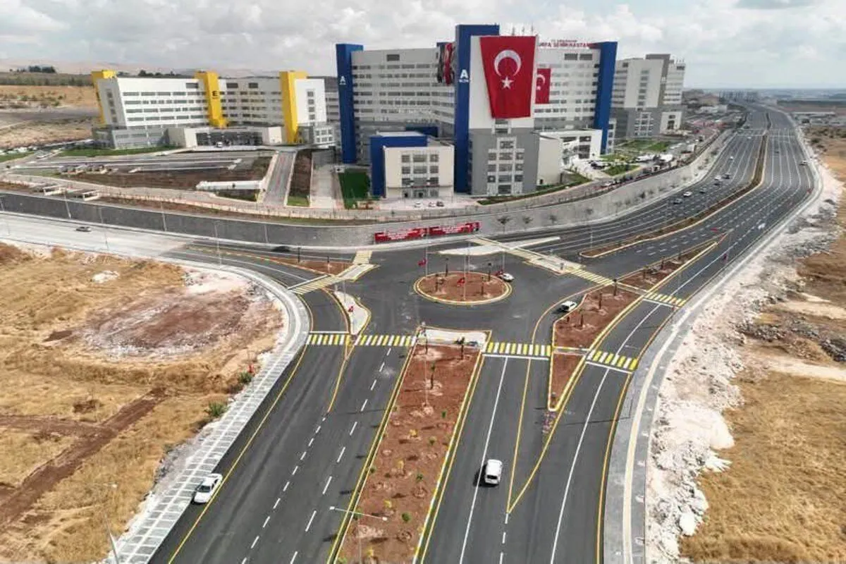 ŞANLIURFA’DA YILLARDIR ASFALT BEKLEYEN YOLLARDA ÇALIŞMALAR SÜRÜYOR