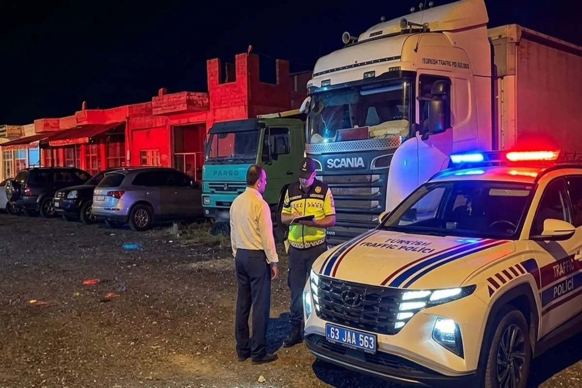 ŞANLIURFA-GAZİANTEP OTOYOLUNDA SAHTE PLAKALI TIR’A REKOR CEZA
