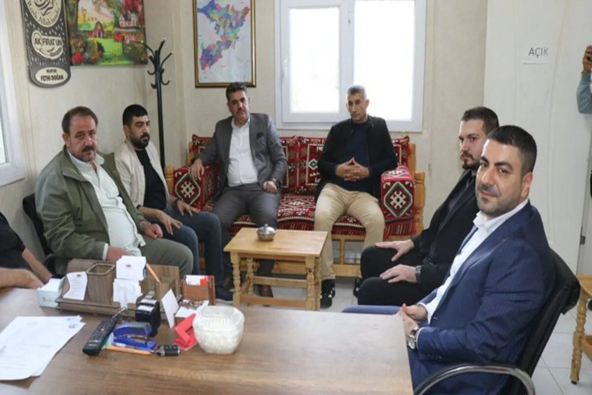 AK Parti Karaköprü İlçe Başkanı Orhan Çelik’ten Muhtarlar Günü’nde Mahalle Muhtarlarına Ziyaret