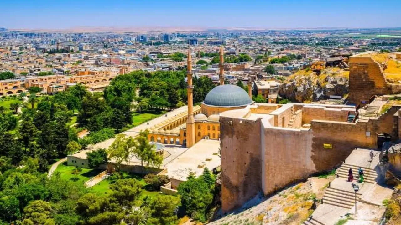 ŞANLIURFA, EĞİTİM SAĞLIK ULAŞIMDAKİ AKSAKLIKLARA RAĞMEN TURİZMDE TÜRKİYE BİRİNCİSİ