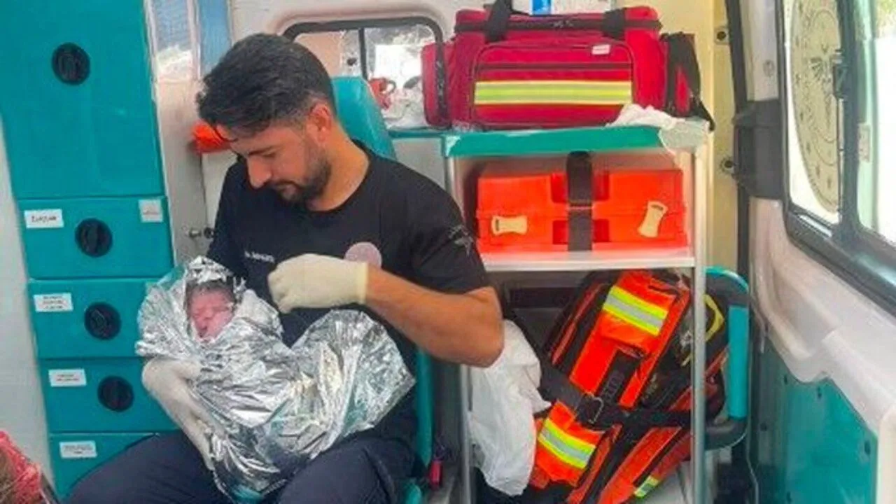 Şanlıurfa’da 112 Ekiplerinden Araç İçinde Başarılı Müdahale