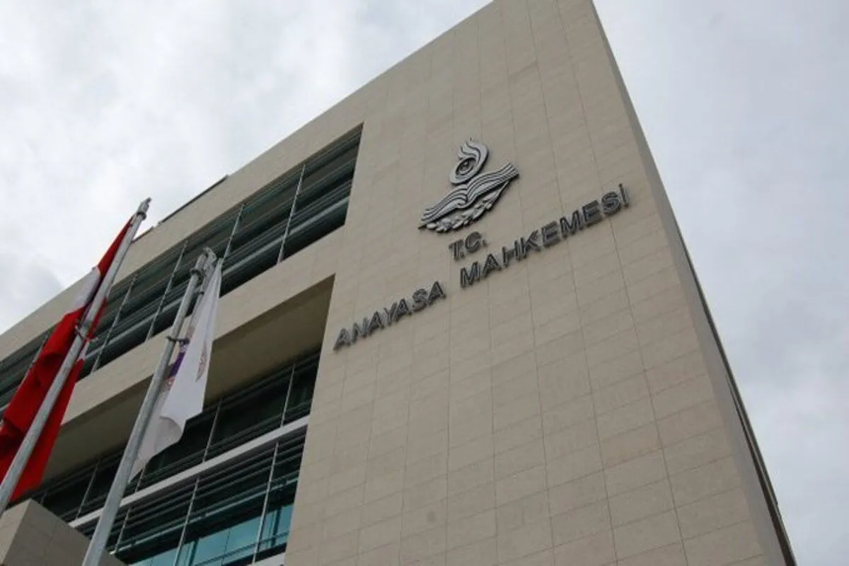 ANAYASA MAHKEMESİNDEN SÜRESİZ NAFAKA KARARI