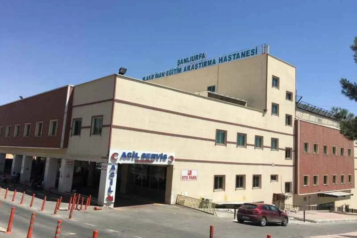 OTOMOBİL VE MOTOSİKLET ÇARPIŞTI 2 Kadın Yolcu Yaralandı
