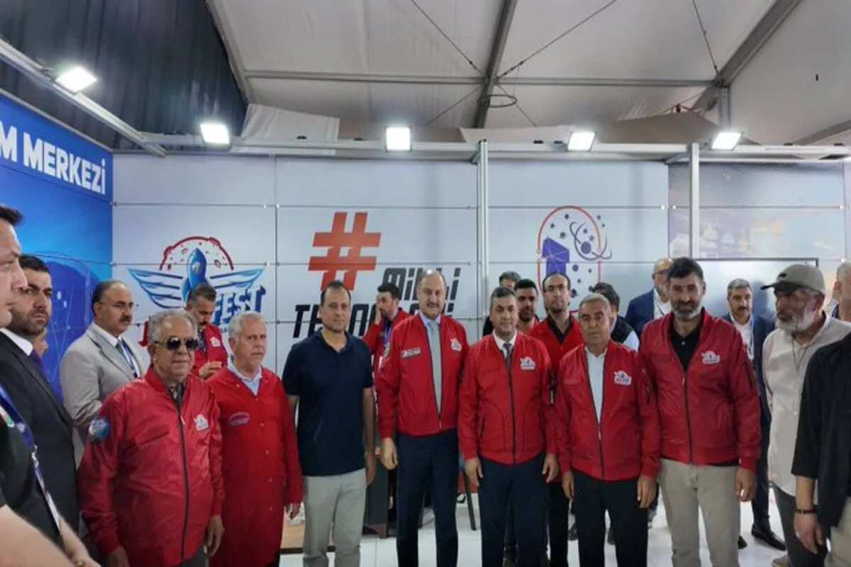 SANAYİ SİTESİ BAŞKANI HALİL POLAT VE EKİBİNDEN TEKNOFEST’TE BÜYÜKŞEHİR STANDINA ZİYARET