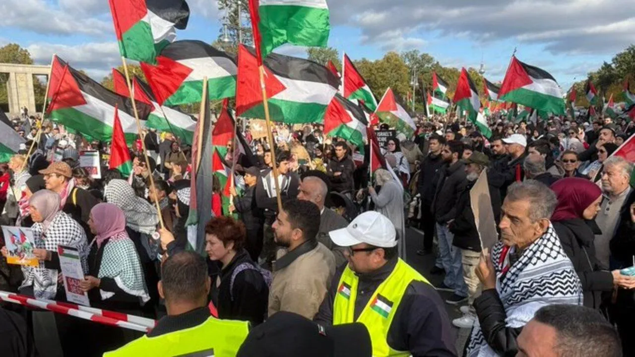 Berlin’de 16 Bin Kişiden Gazze İçin Birlik Gösterisi
