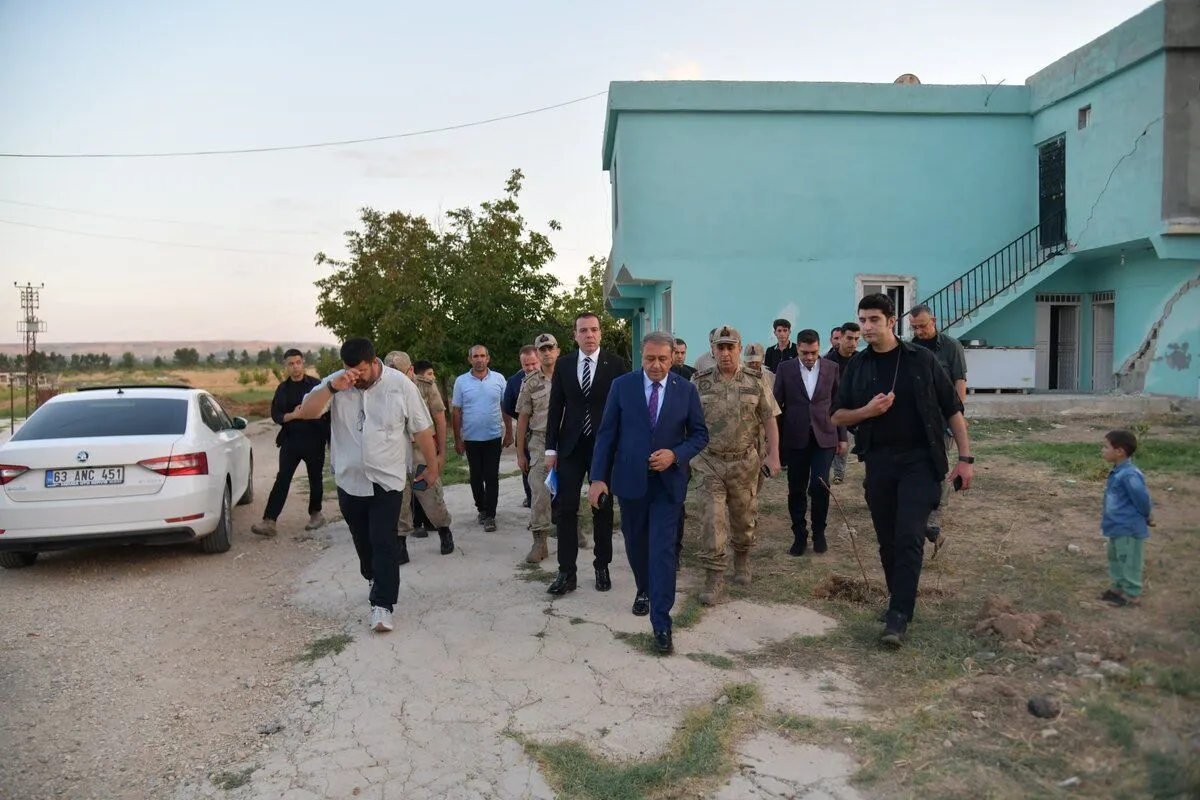 ŞANLIURFA VALİSİ HASAN ŞILDAK KARAKÖPRÜ’DE DEPREM BÖLGESİNDE İNCELEMELERDE BULUNDU