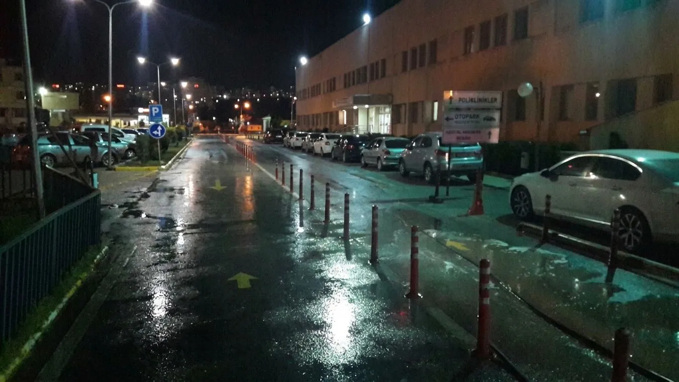 Şanlıurfa Eyyübiye’de Otomobil Boş Araziye Düştü