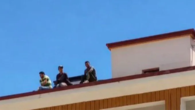 Kahramanmaraş'ta Şanlıurfalı İşçilerden Çatı Eylemi