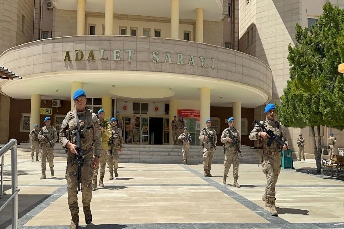 KARAKÖPRÜ’DE JANDARMADAN KAÇAMADILAR